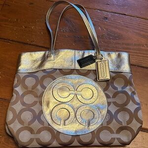 GUC Coach Laura Tote